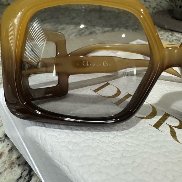 Christian Dior 737 Sunglasses – Oversized Honey Optyl Frame | 1970s - Picture 11 of 17